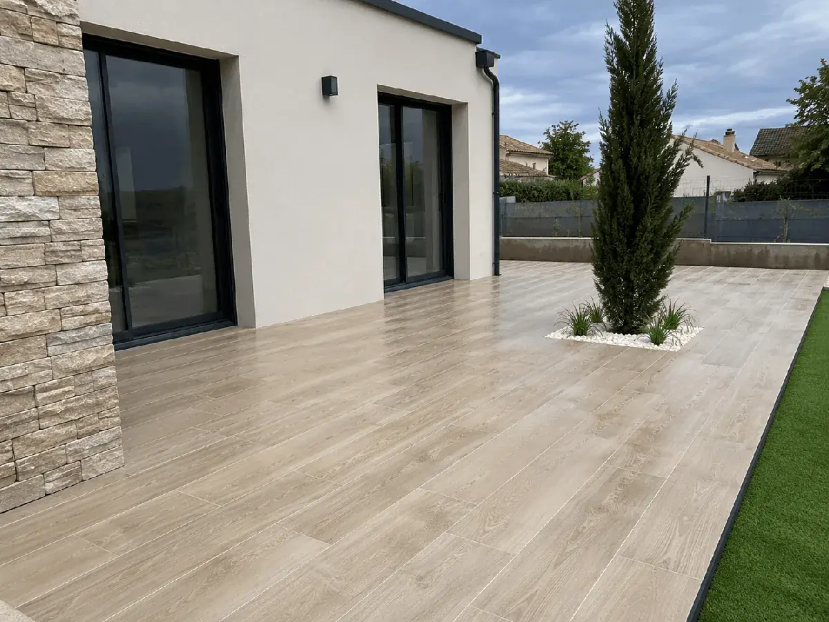 Carrelage terrasse extérieure en grès cérame à Nantes
